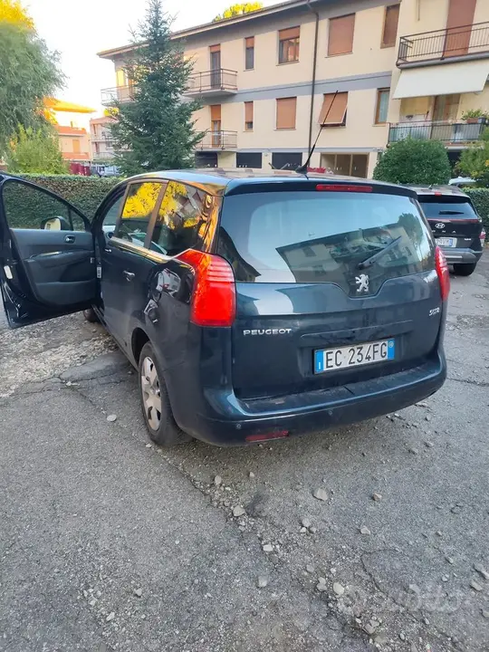 Peugeot 5008 2010 photo 5