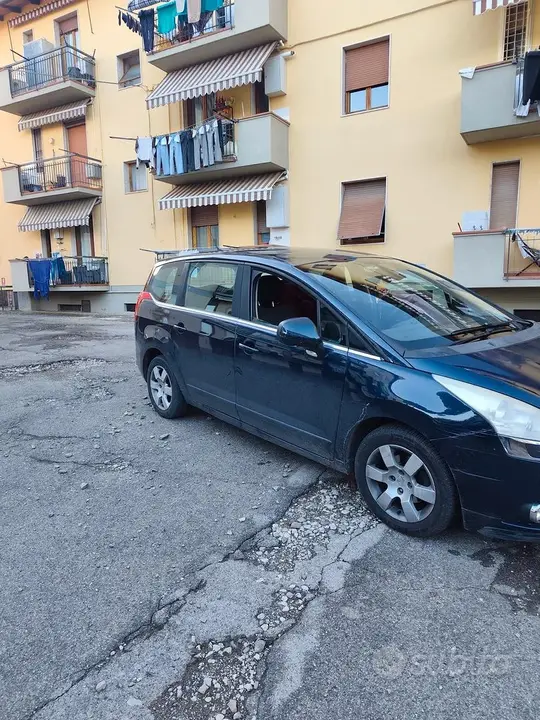 Peugeot 5008 2010 photo 3