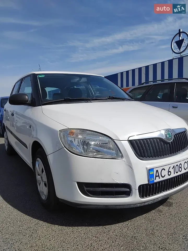 Skoda Fabia 2009 photo 3