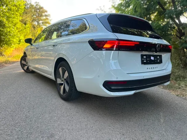 Volkswagen Passat Variant 2025 photo 2