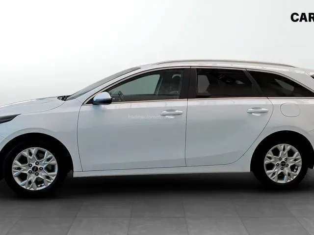 Kia Ceed Sw 2022 photo 2