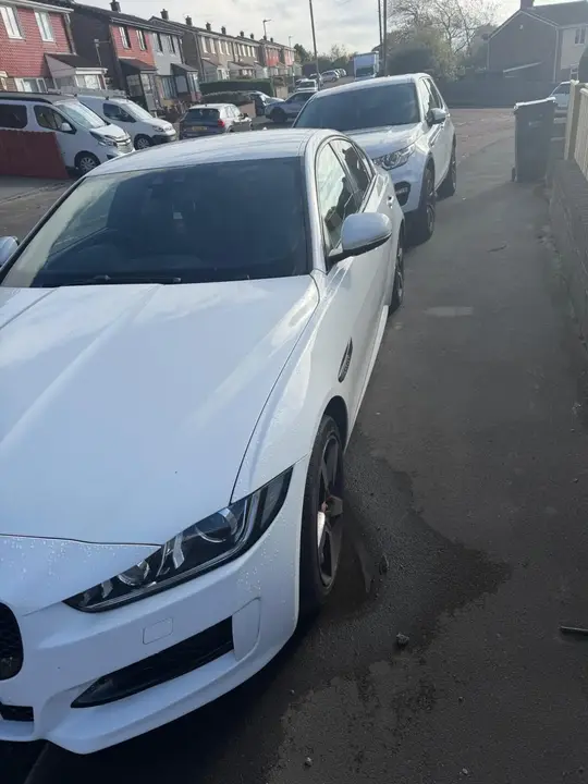 Jaguar Xe 2016 photo 2