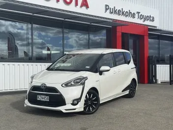 Toyota Sienta 2017 photo 2