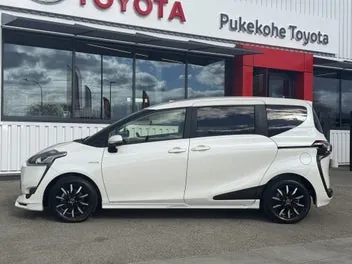 Toyota Sienta 2017 photo 4