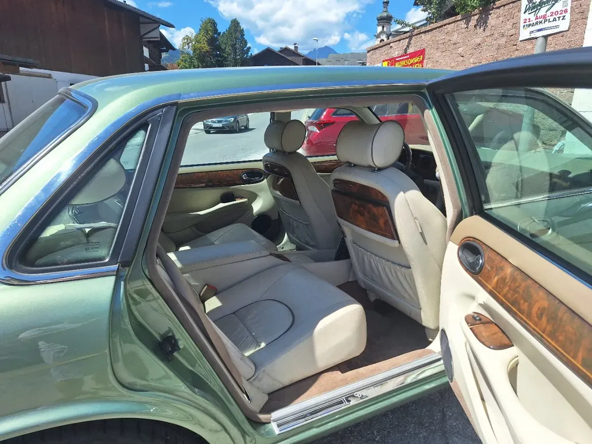 Jaguar Daimler 2001 photo 2