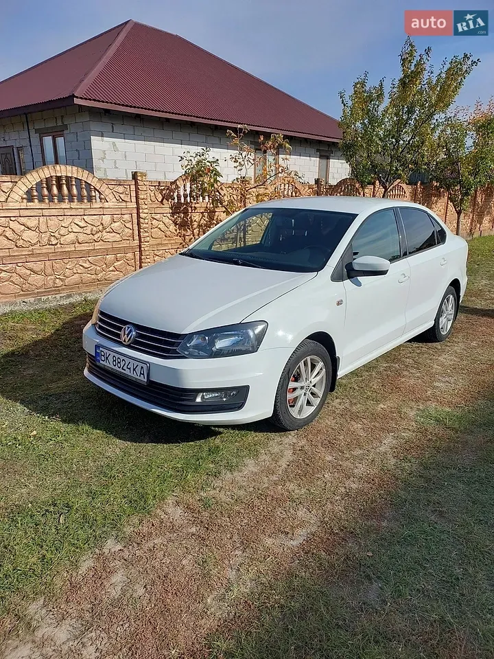 Volkswagen Polo 2015 photo 2