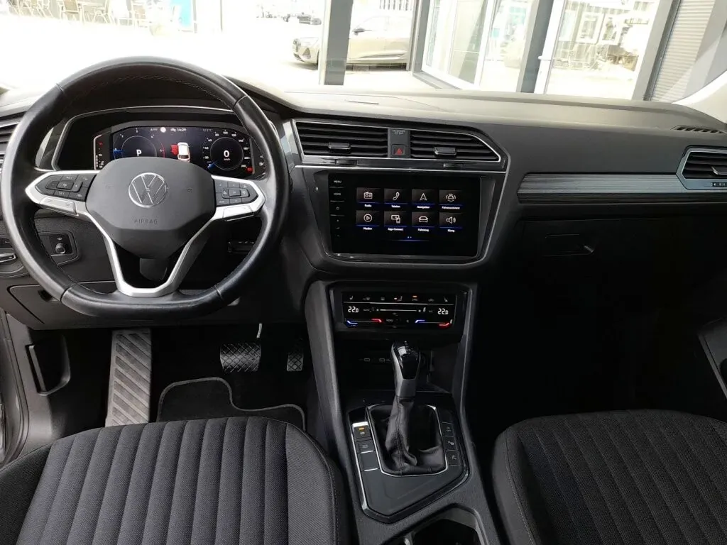 Volkswagen Tiguan Allspace 2023 photo 3