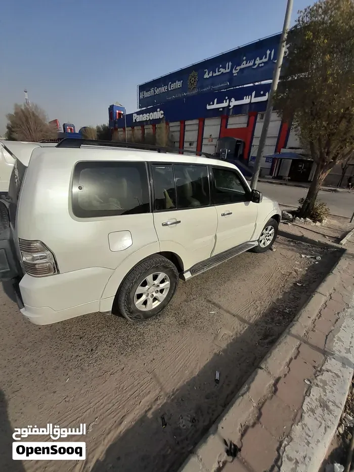 Mitsubishi Pajero 2011 photo 2