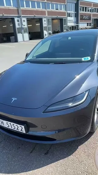 Tesla Model 3 2024 photo 2