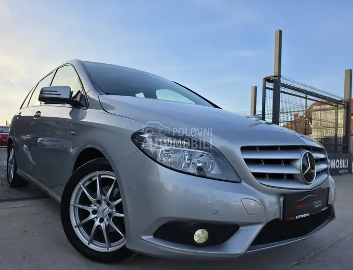 Mercedes-Benz B 180