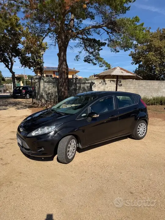 Ford Fiesta 2010 photo 2