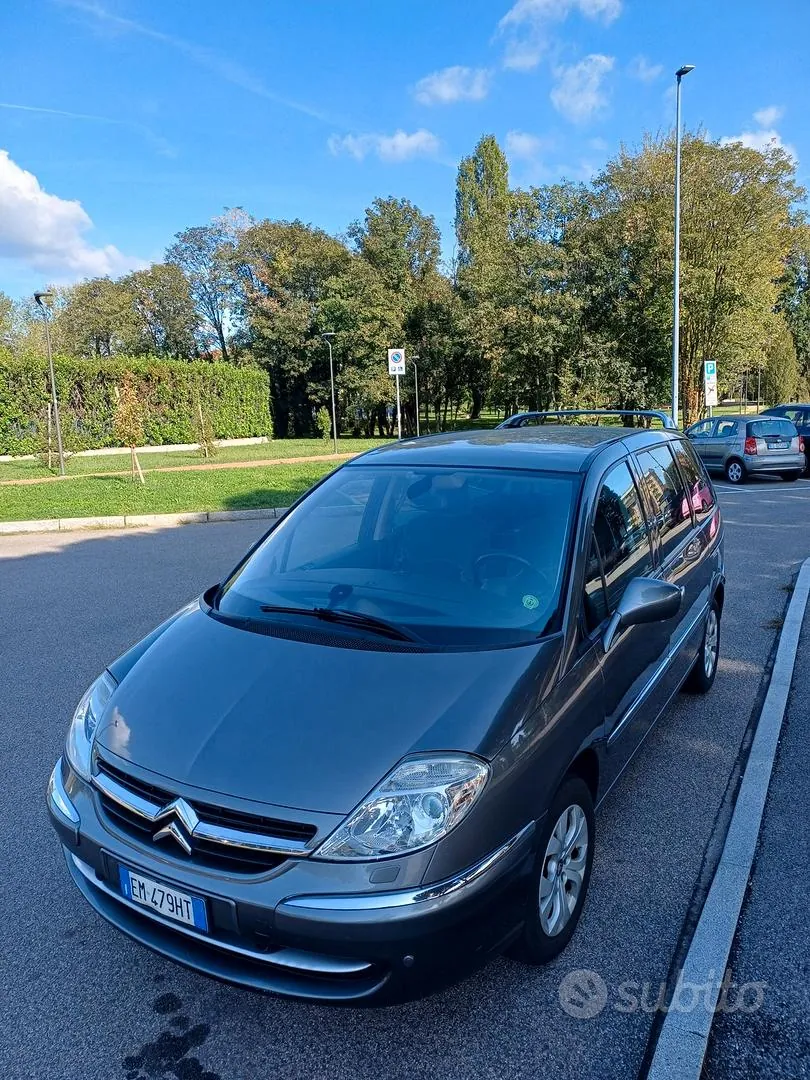 Citroen C8 2012 photo 2
