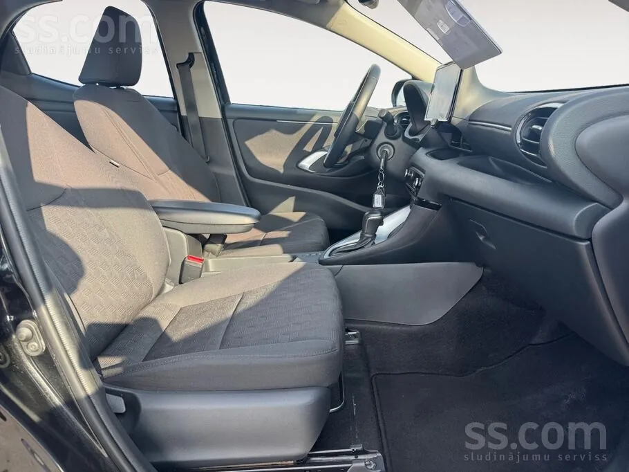 Toyota Yaris 2025 photo 5
