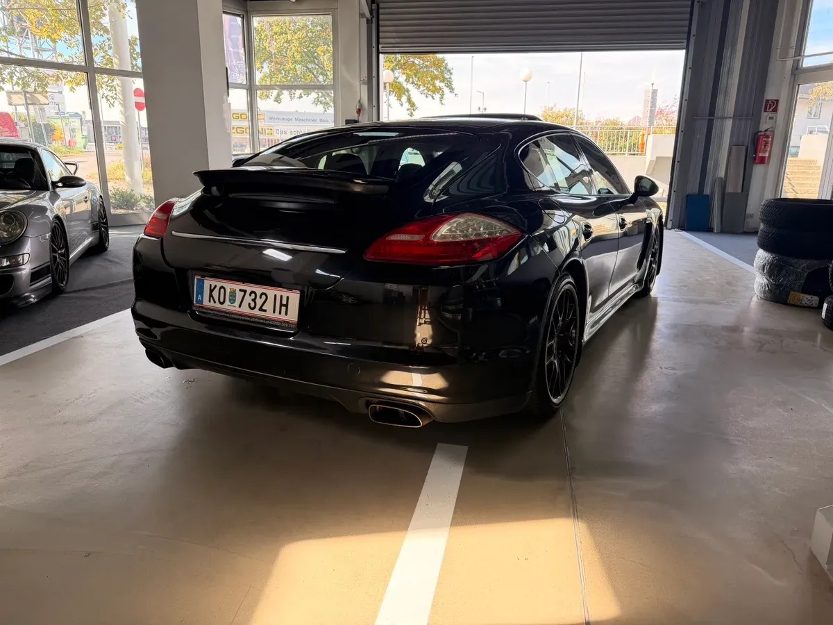 Porsche Panamera 2012 photo 2