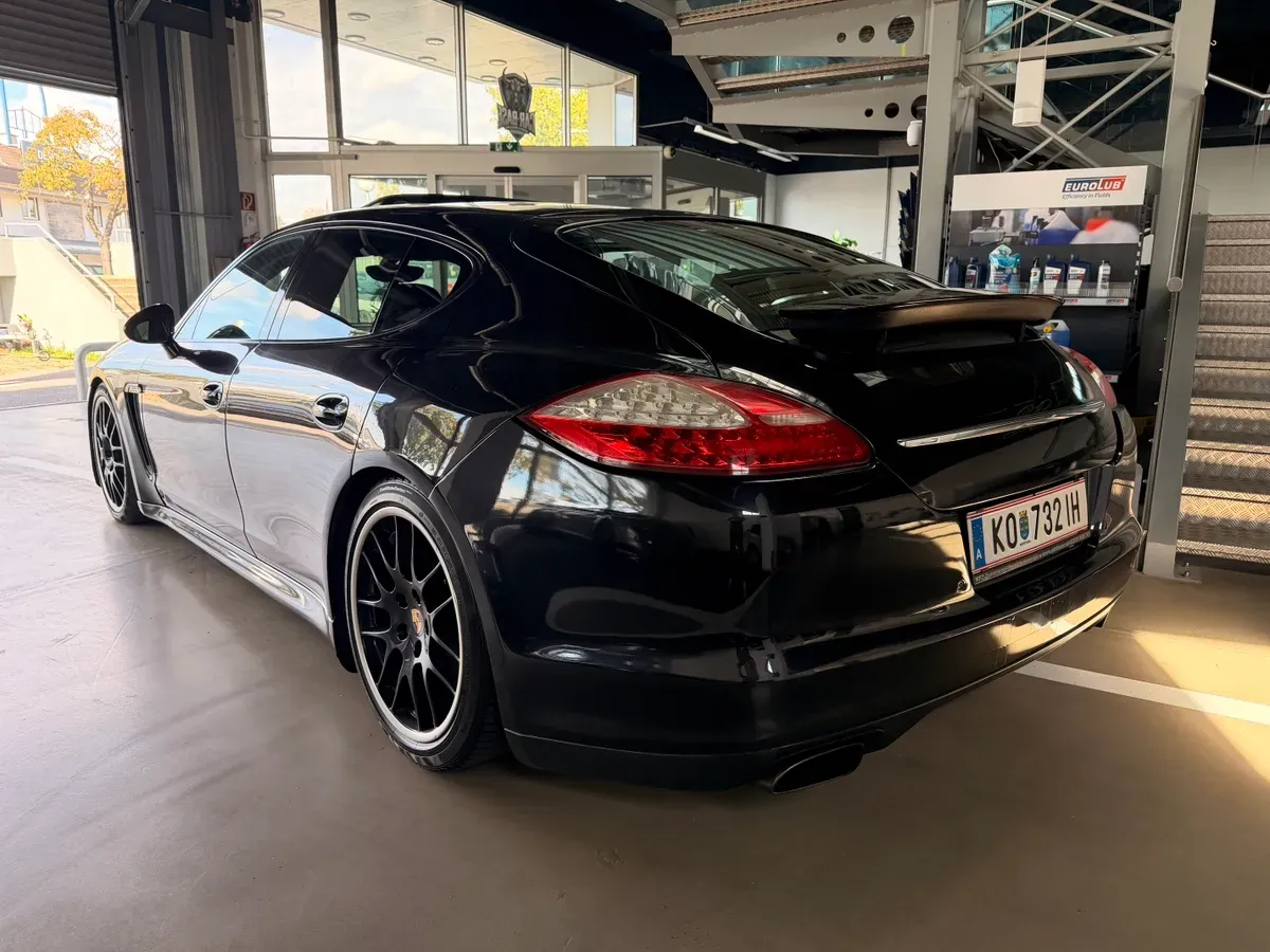 Porsche Panamera 2012 photo 3