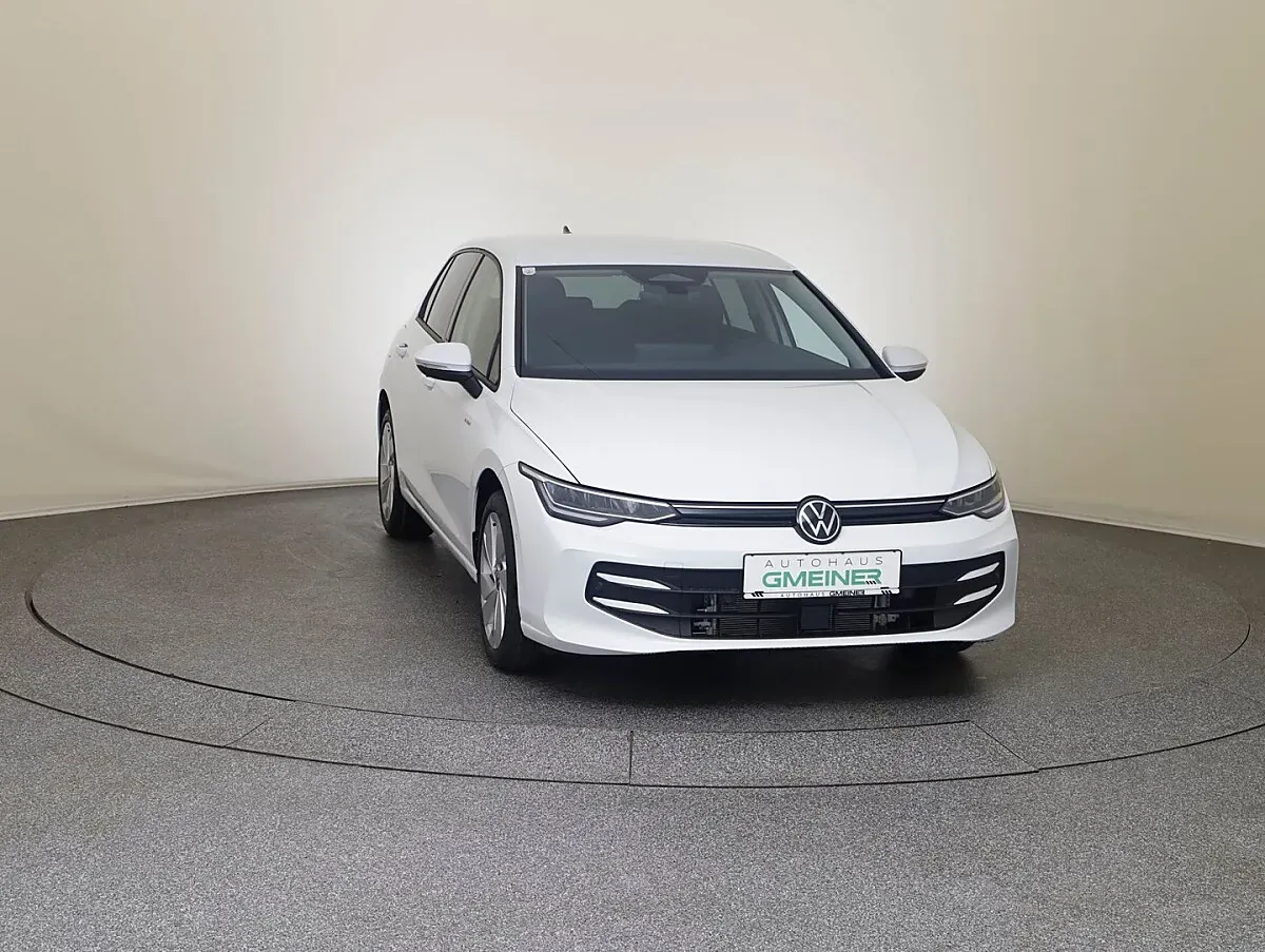 Volkswagen Golf 2026 photo 2