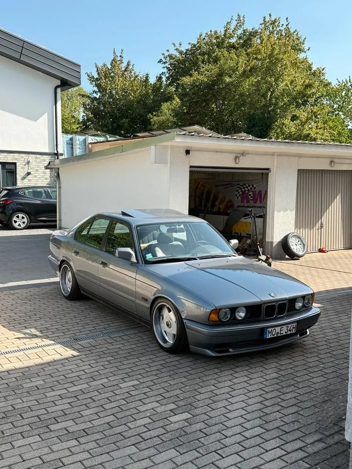 BMW 525I