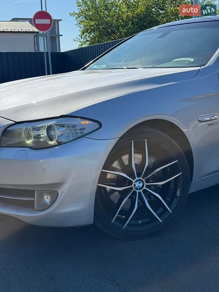 BMW 5 Series 2011 photo 3