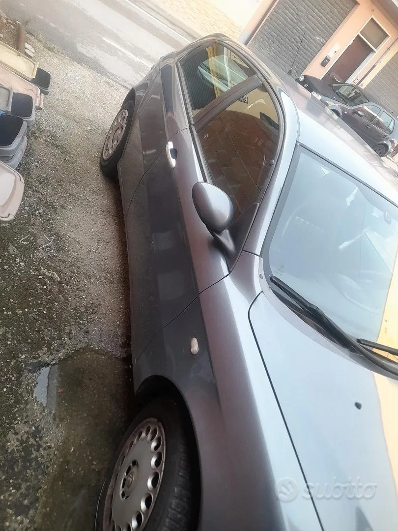 Alfa Romeo 147 2004 photo 3