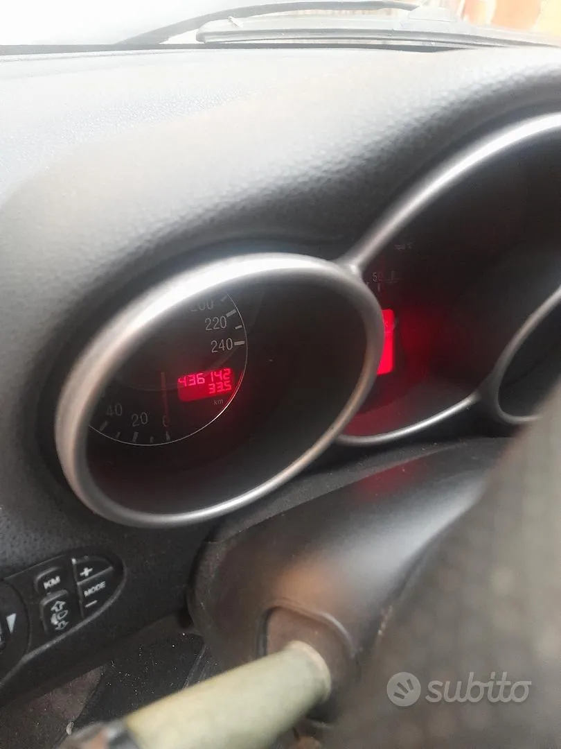 Alfa Romeo 147 2004 photo 5