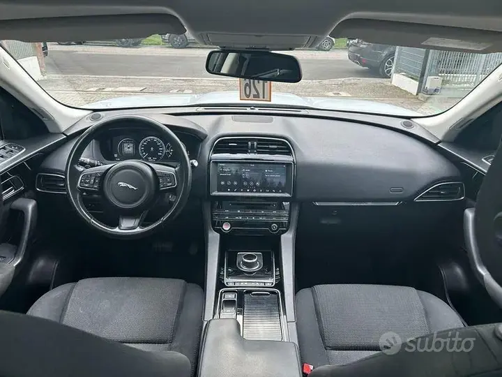 Jaguar F-Pace 2018 photo 4
