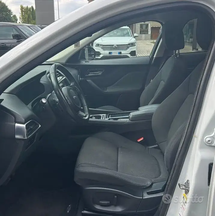Jaguar F-Pace 2018 photo 3