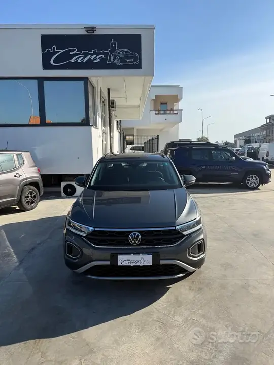 Volkswagen T-Roc 2023 photo 2
