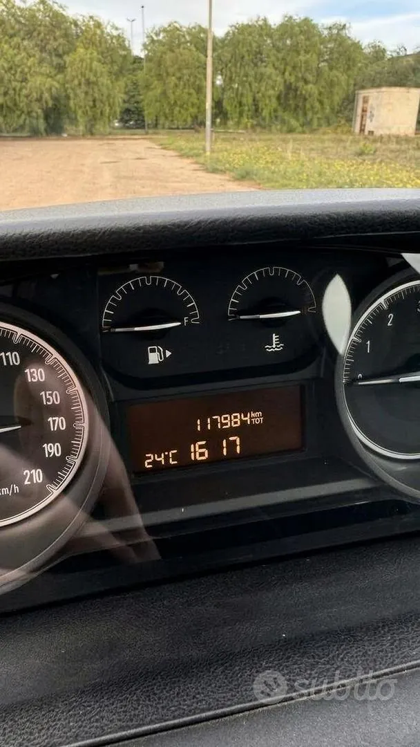 Lancia Ypsilon 2017 photo 2