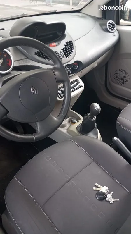 Renault Twingo 2010 photo 2