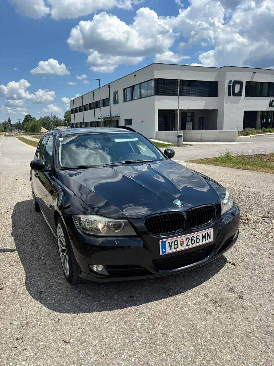 BMW 3 Series 2010 photo 2