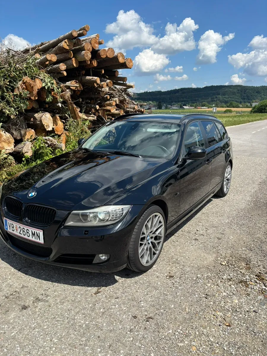 BMW 3 Series 2010 photo 3