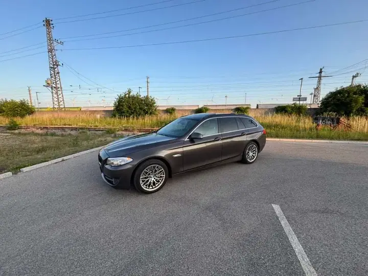 BMW 5 Series 2011 photo 3