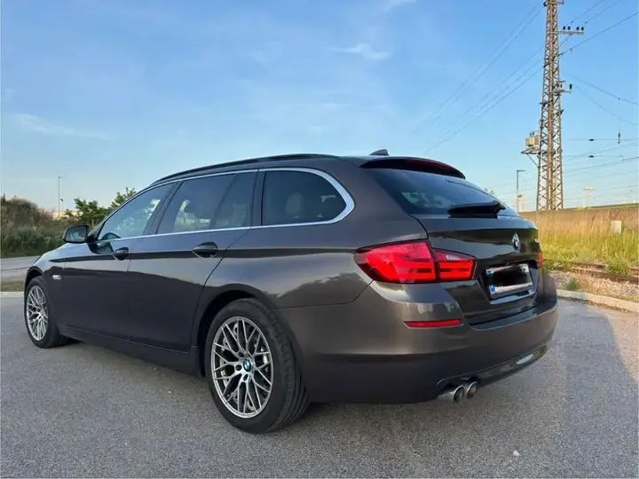 BMW 5 Series 2011 photo 2