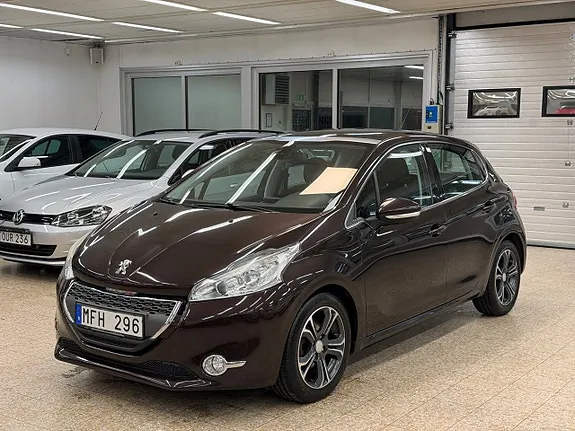 Peugeot 208 2012 photo 3