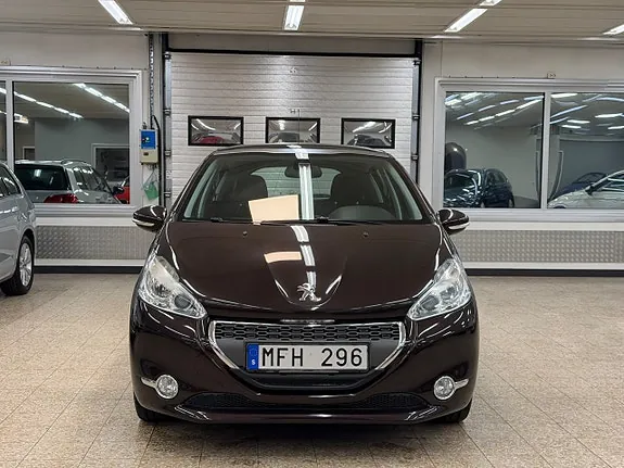 Peugeot 208 2012 photo 2