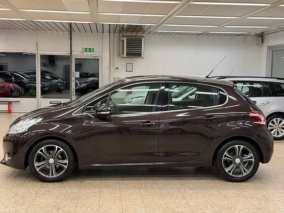 Peugeot 208 2012 photo 4