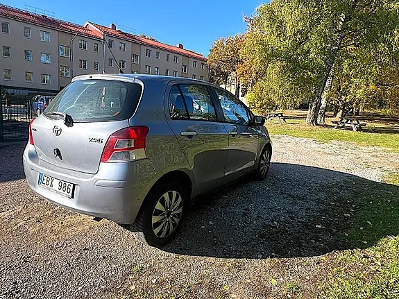 Toyota Yaris 2010 photo 2