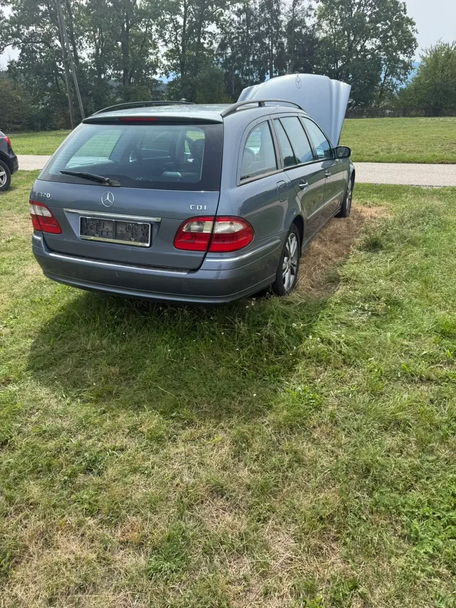 Mercedes-Benz E-Class 2003 photo 2
