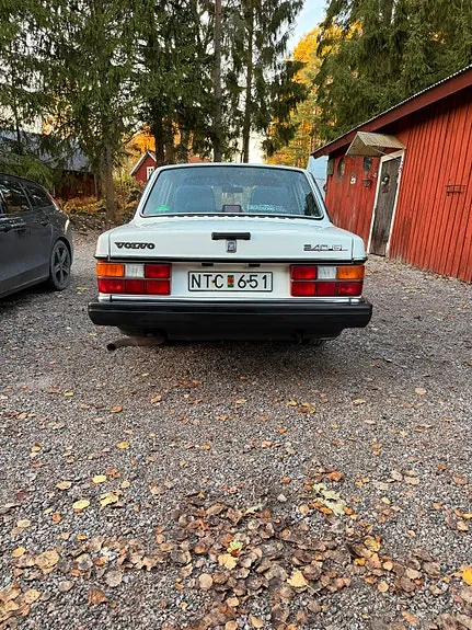 Volvo 240 1988 photo 4