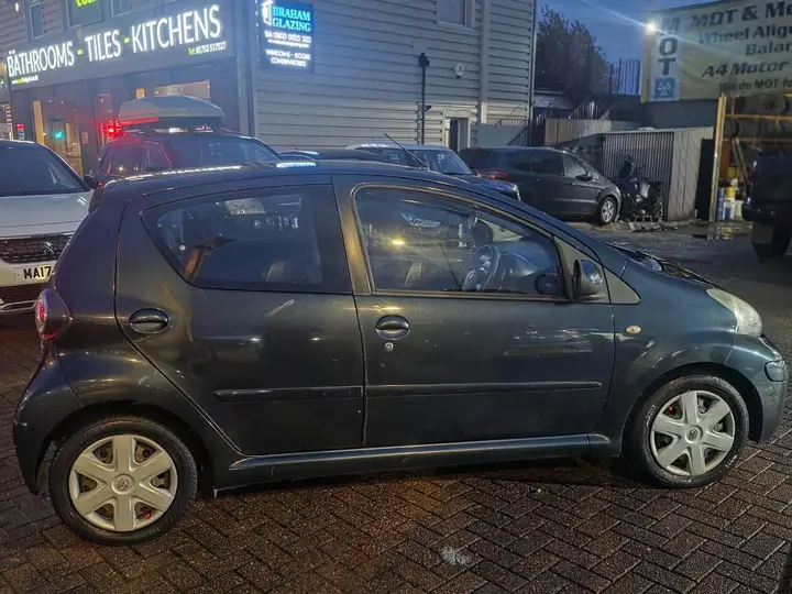 Toyota Aygo 2011 photo 3