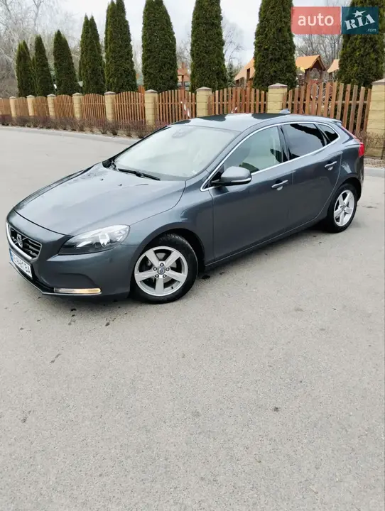 Volvo V40