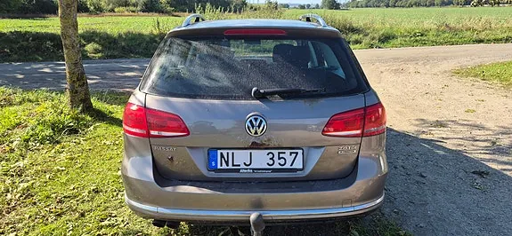 Volkswagen Passat 2012 photo 2