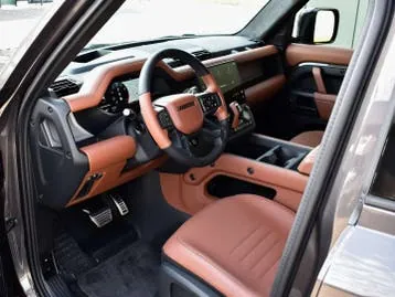 Land Rover Defender photo 3