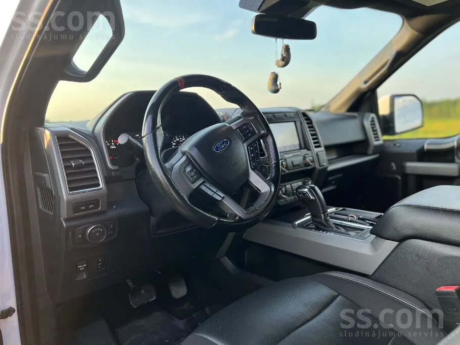 Ford Raptor 2019 photo 2