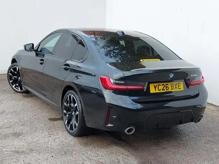 BMW 3 Series 2026 photo 2