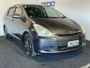 Toyota Wish 2004 photo 2