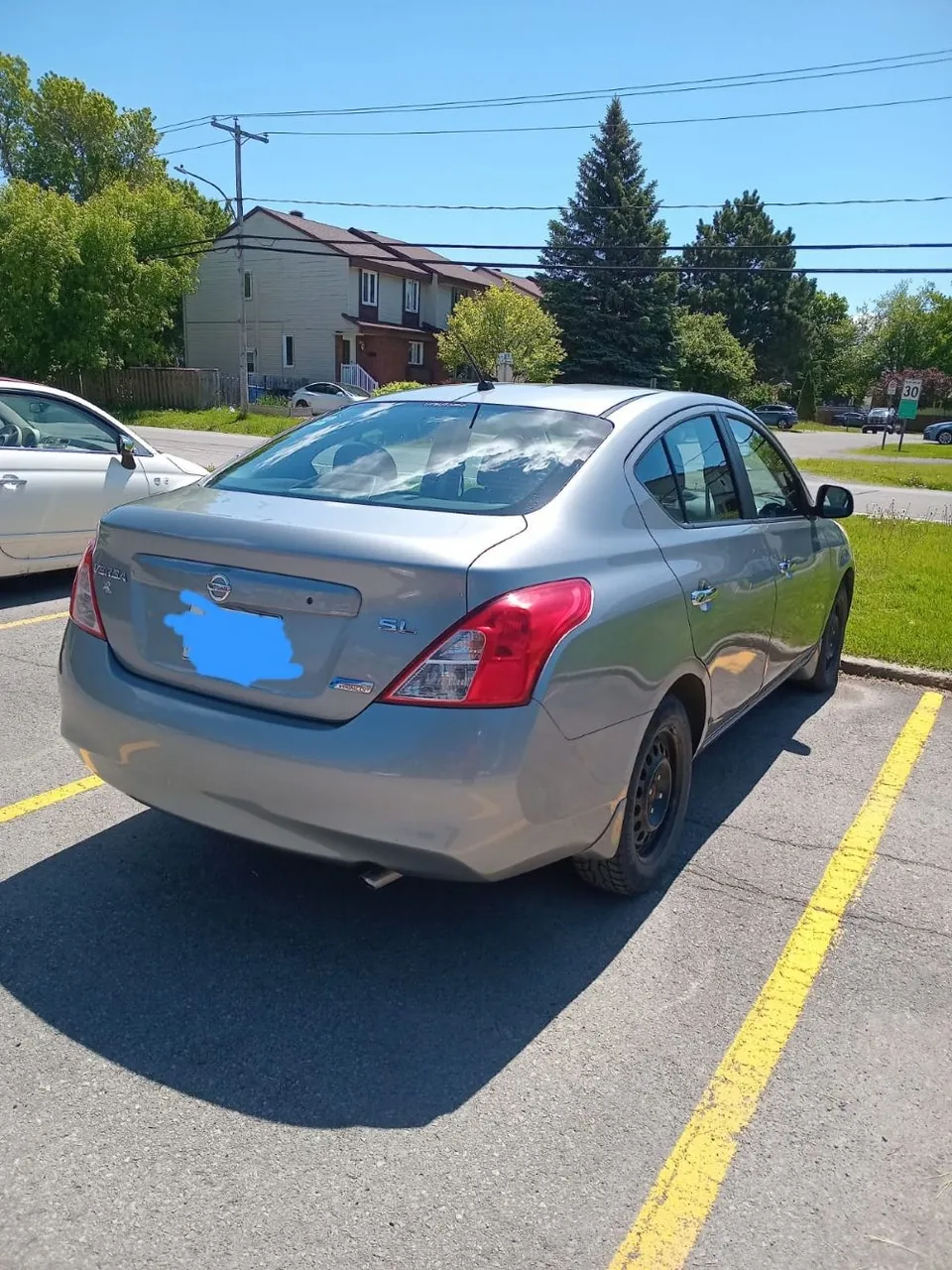 Nissan Versa 2012 photo 2