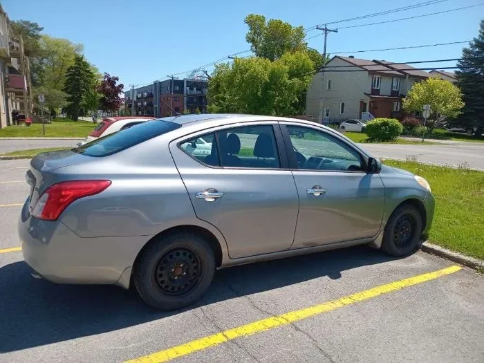 Nissan Versa 2012 photo 5