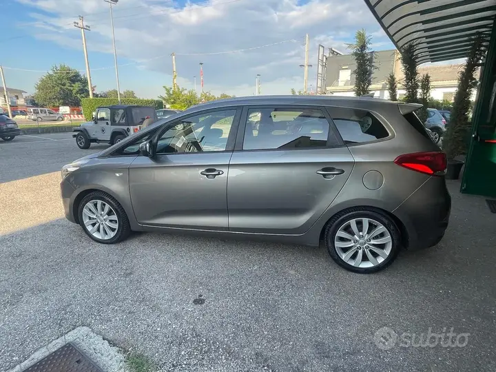 Kia Carens 2017 photo 4
