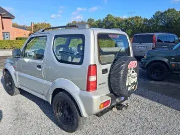 Suzuki Jimny 2000 photo 4